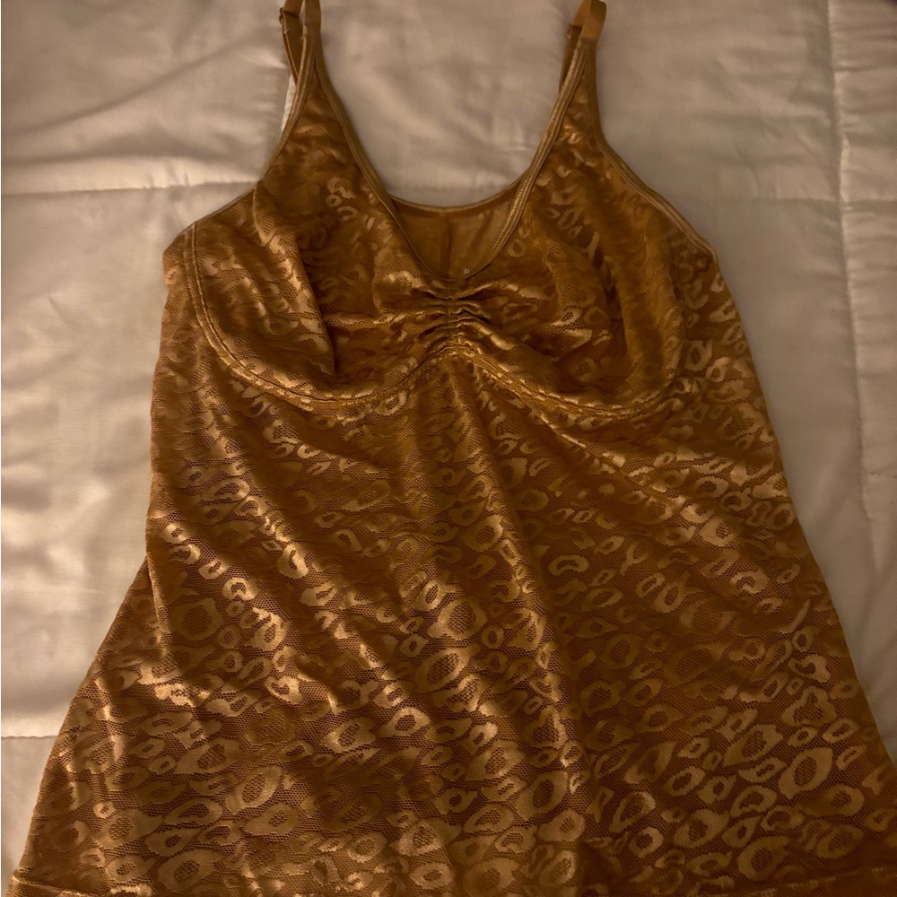 Ruby ribbon top